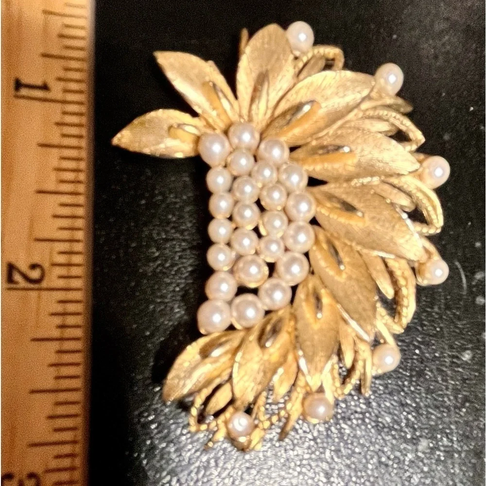 Vintage Gold Faux Pearl Leaf Brooch Pin Mid Century Modern MCM Grannycore 2”